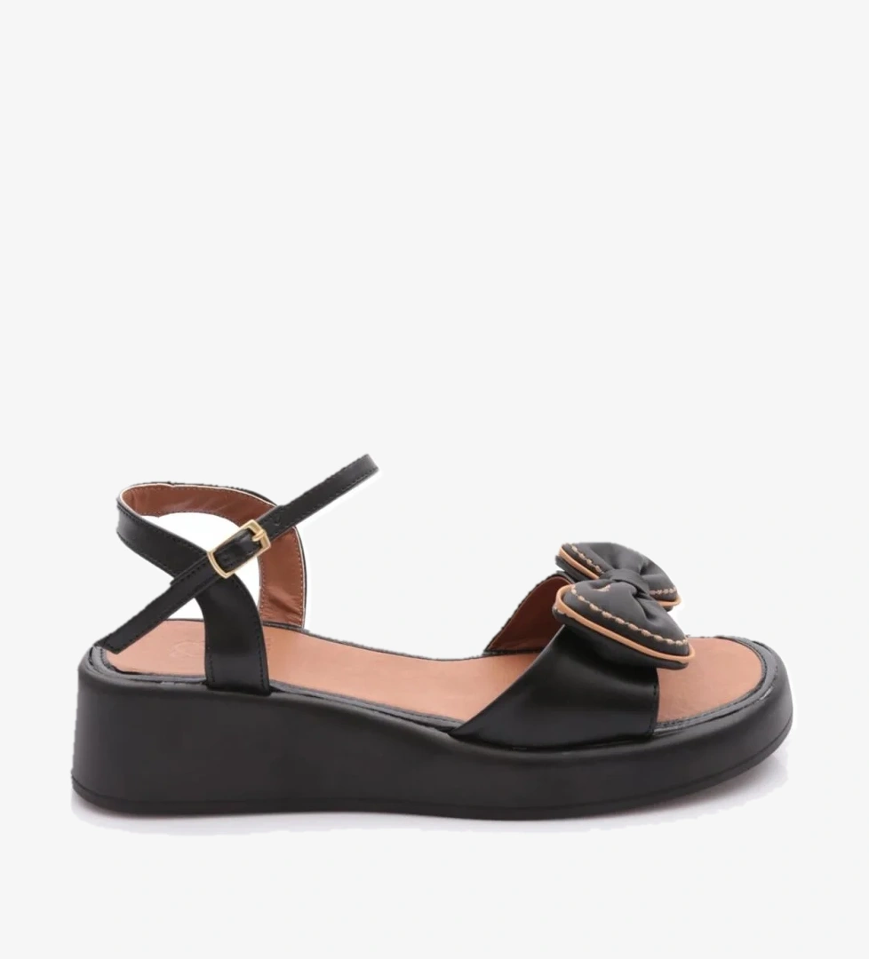 Dgn 7002 Kadin Fiyonk Detayli Sandalet model görseli