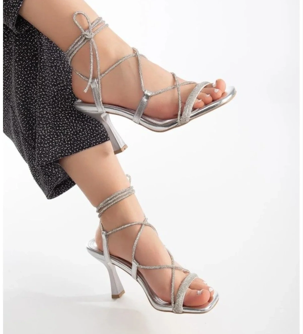 Bilekten Bağlamalı Taş Detaylı Topuklu Kadın Abiye Ayakkabı