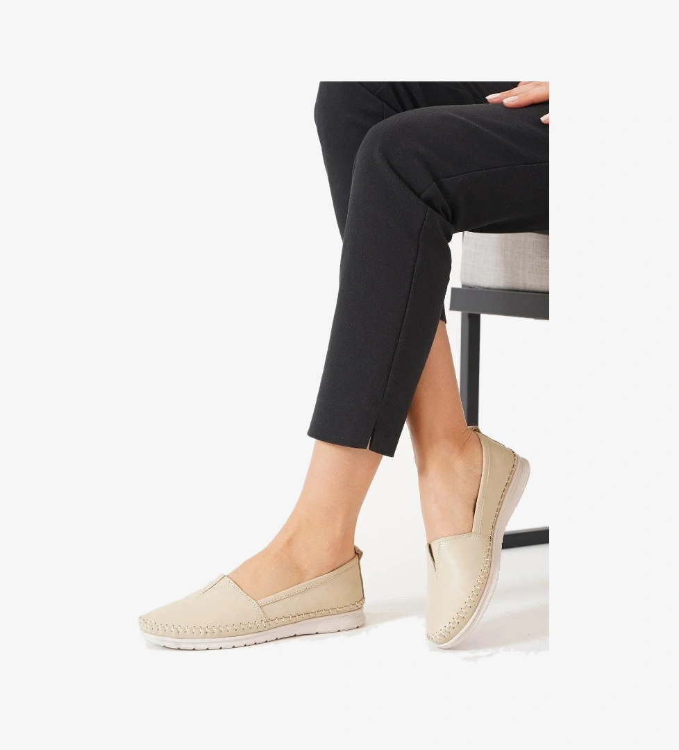 Hakiki Deri Ortopedik Üstü Saraç Lastik Detaylı Kadın Babet Ayakkabı - Görsel 1