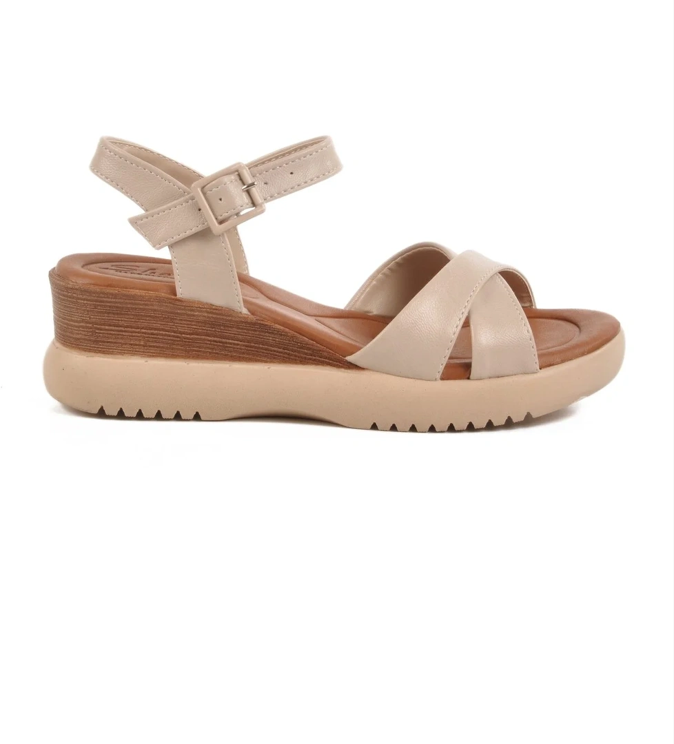 A Spor Aspor Bej Siyah Kadın Dolgu Topuk Sandalet model görseli