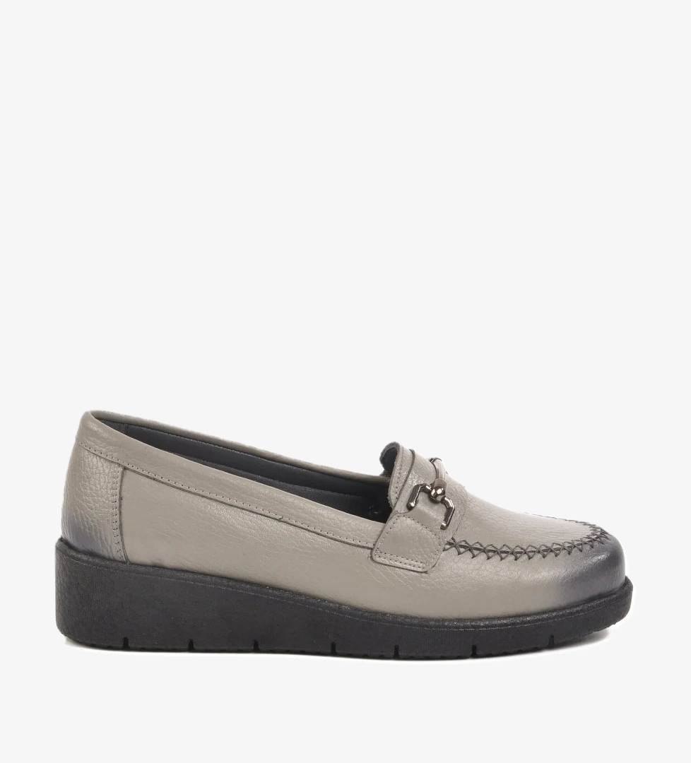 A Spor Aspor Gri Hakiki Deri Kadın Casual Ayakkabı model görseli