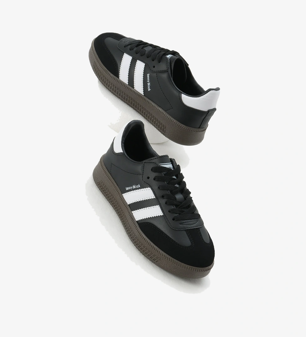 Tonny Black Unisex Beyaz Siyah Kalın Termo Taban Yanı Şeritli Bağcıklı Spor Ayakkabı model görseli