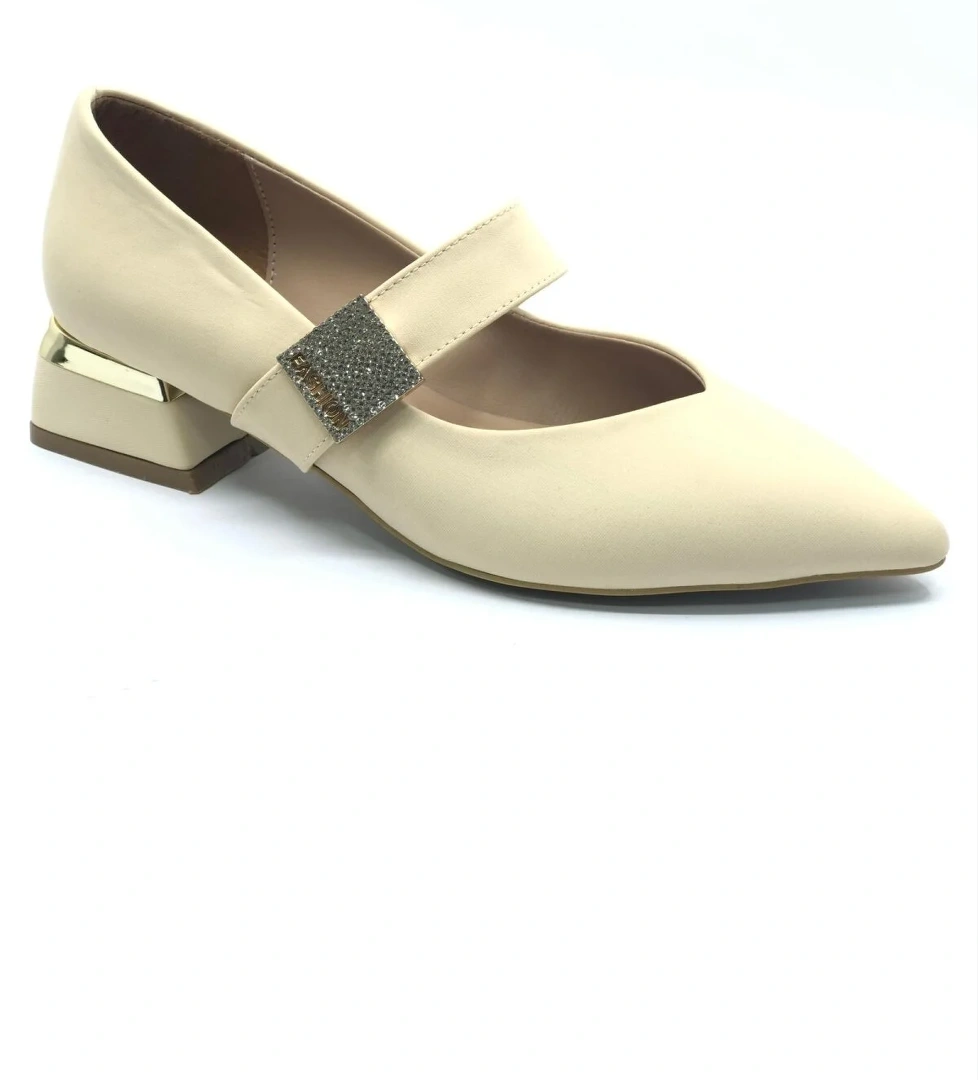 Sivri Burun Toka Detaylı Kadın Topuklu Ayakkabı