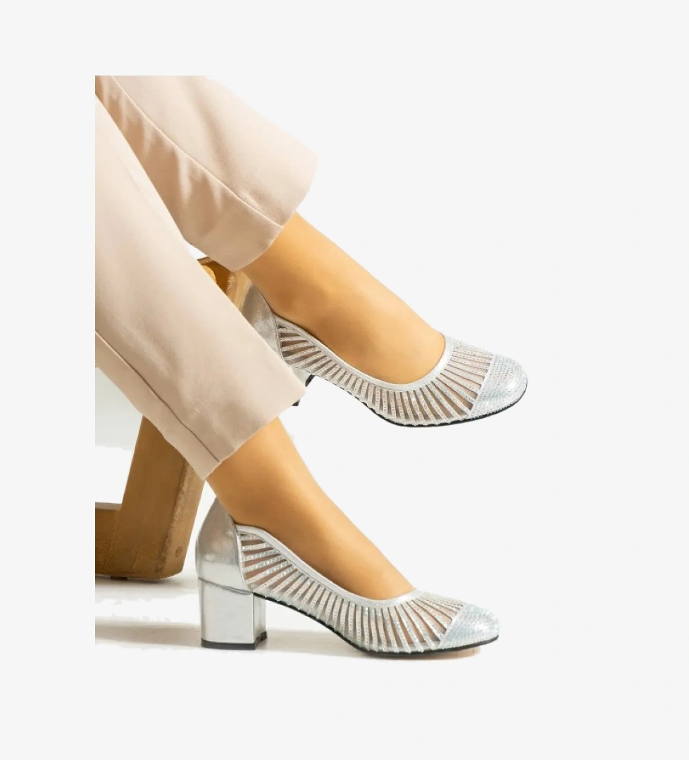 Feles Lazer Detaylı Taşlı Kadın Klasik Topuklu Ayakkabı model görseli