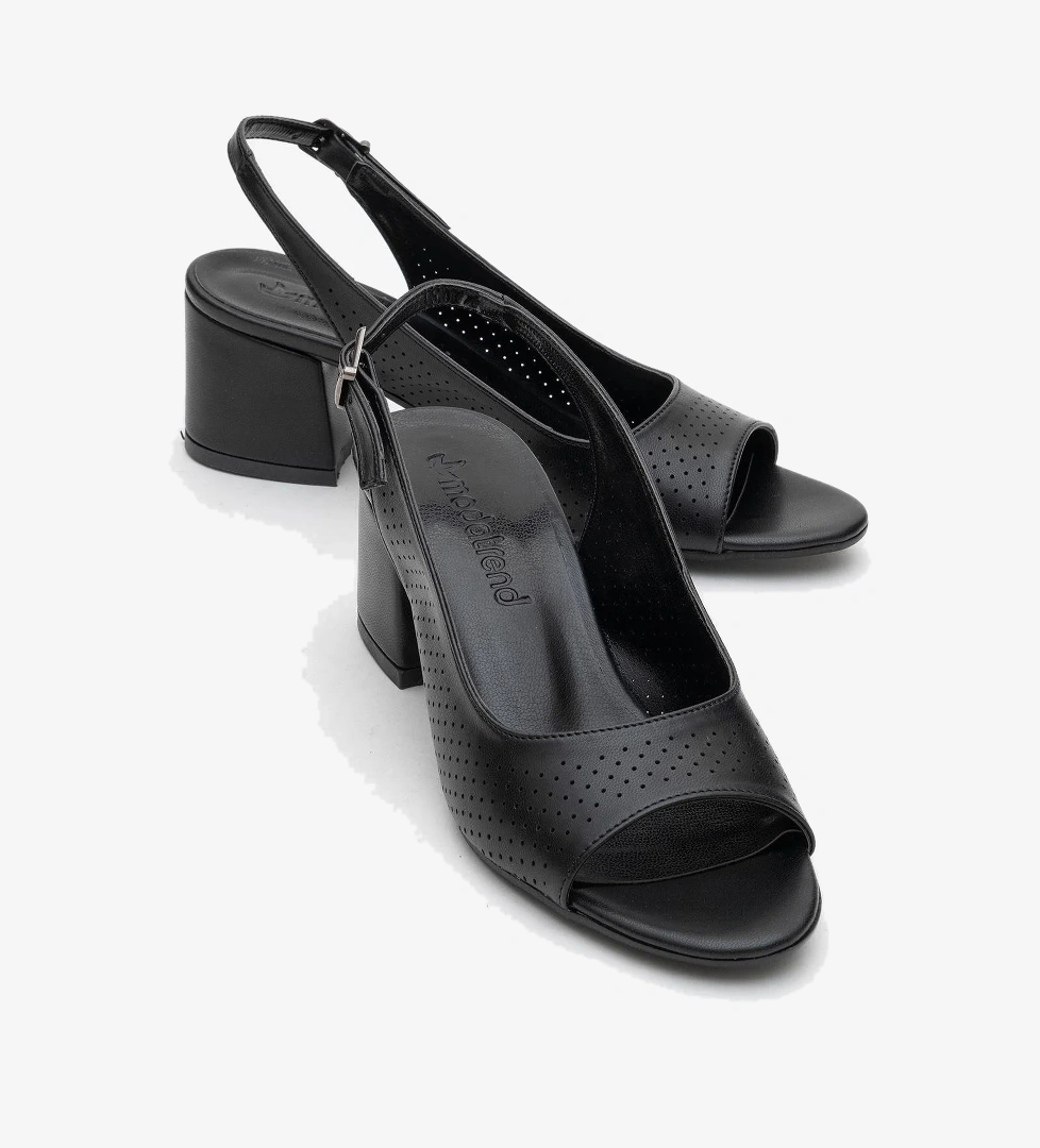 Zımbalı Açık Kadın Topuklu Sandale SİYAH CİLT