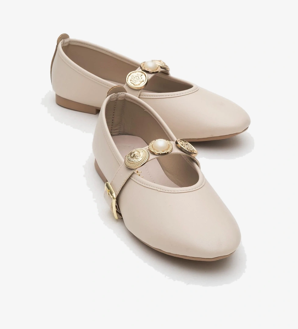 Ccway Kadın Kemerli Armalı Tek Biyeli Küt Burunlu Babet model görseli