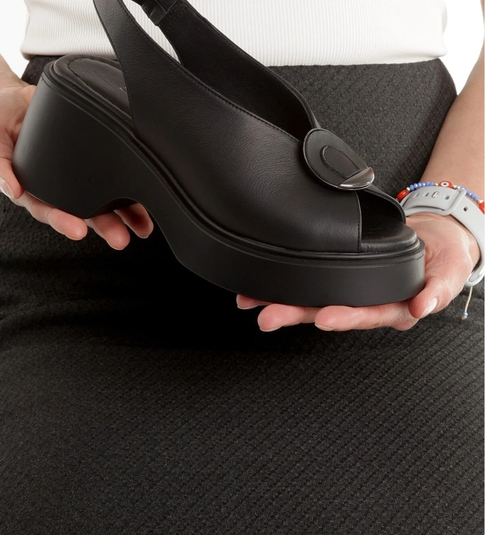 Dorfi Siyah Hakiki Deri Tokalı Sandalet Dolgu Topuklu Kadın Ayakkabı