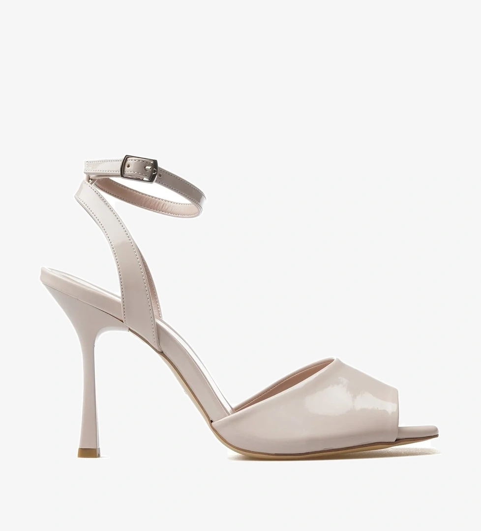 Yaşar Kaşlı Kadın İnce Topuklu Ayakkabı 25y Ykş.8496 Z Taba Ten Rugan model görseli