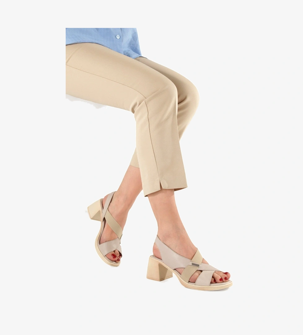 Modabuymuş Madleen Renk Yumuşak Hakiki Deri Kadın Sandalet Kalın Topuklu Ayakkabı model görseli