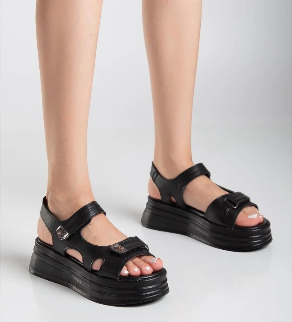 Pabucmarketi Siyah Cırtlı Kadın Düz Sandalet model görseli