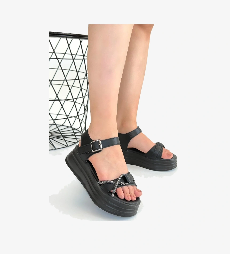 Pabucmarketi Bej Siyah Kadın Düz Sandalet model görseli