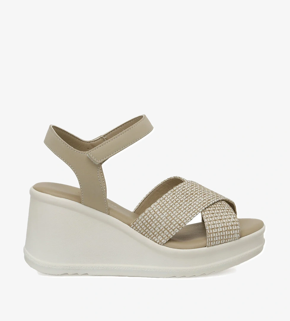 Polaris 325071.Z 5FX Krem Kadın Dolgu Topuk Sandalet - Görsel 1