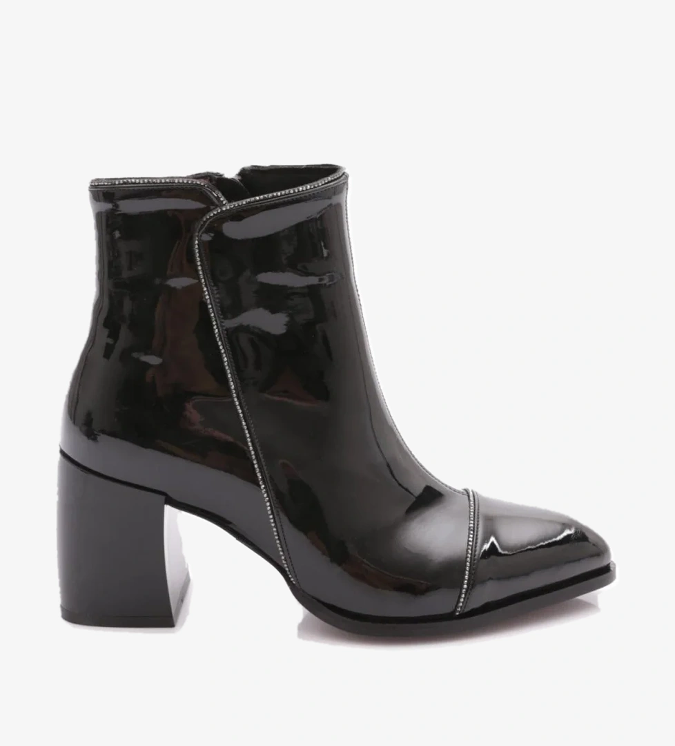 Dgn 900 Kadin Topuklu Bot model görseli