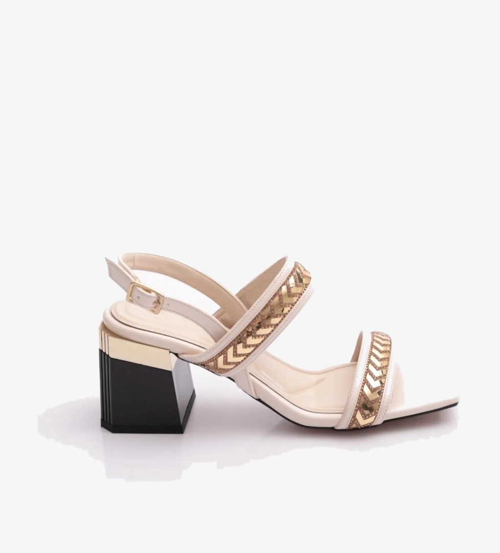 Dgn 400 Kadin Üstü Metal Aksesuarli Topuklu Ayakkabi model görseli