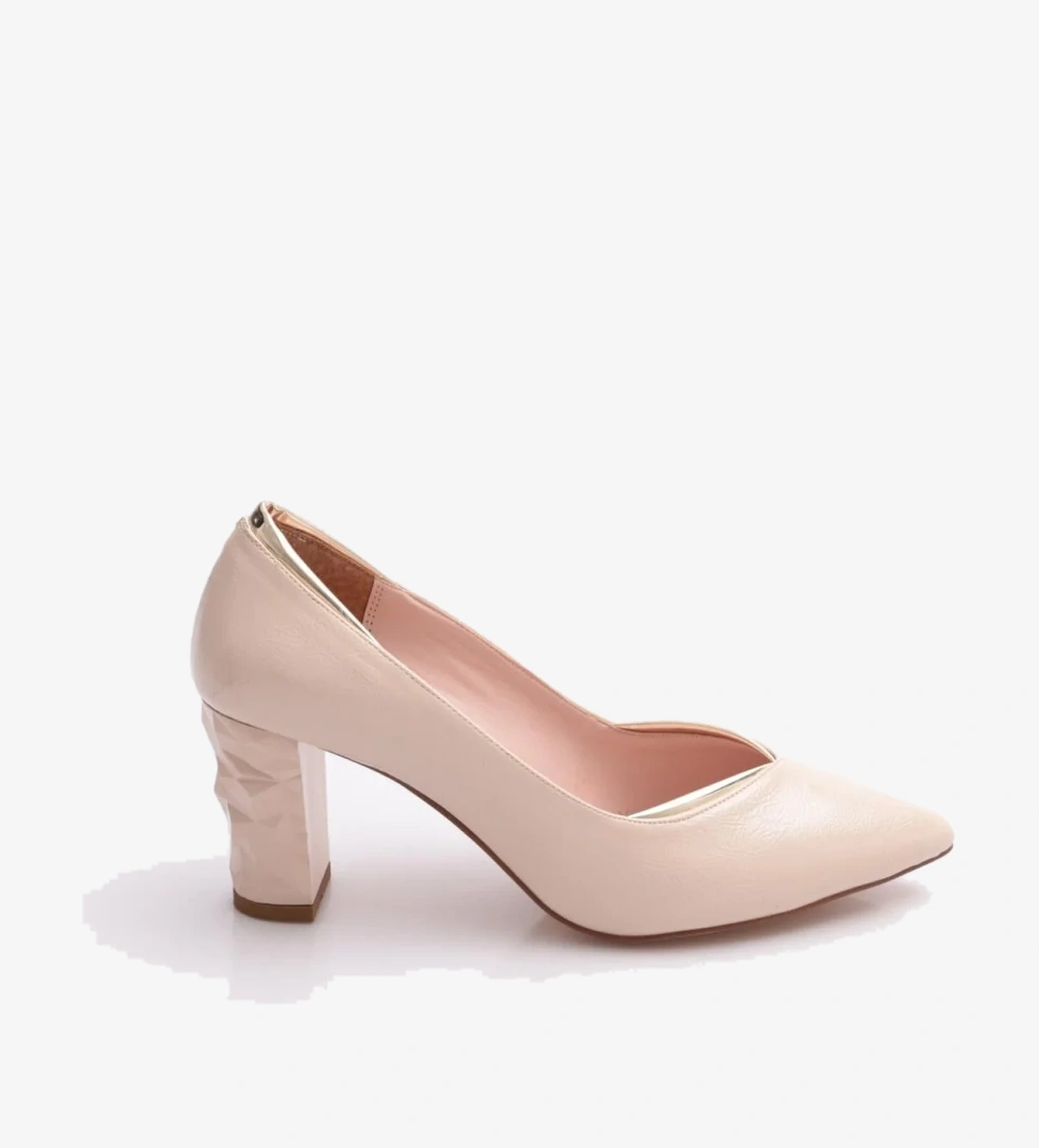 Dgn 589 Kadin Sivri Burun V Kesim Dekolteli Topuklu Ayakkabi model görseli