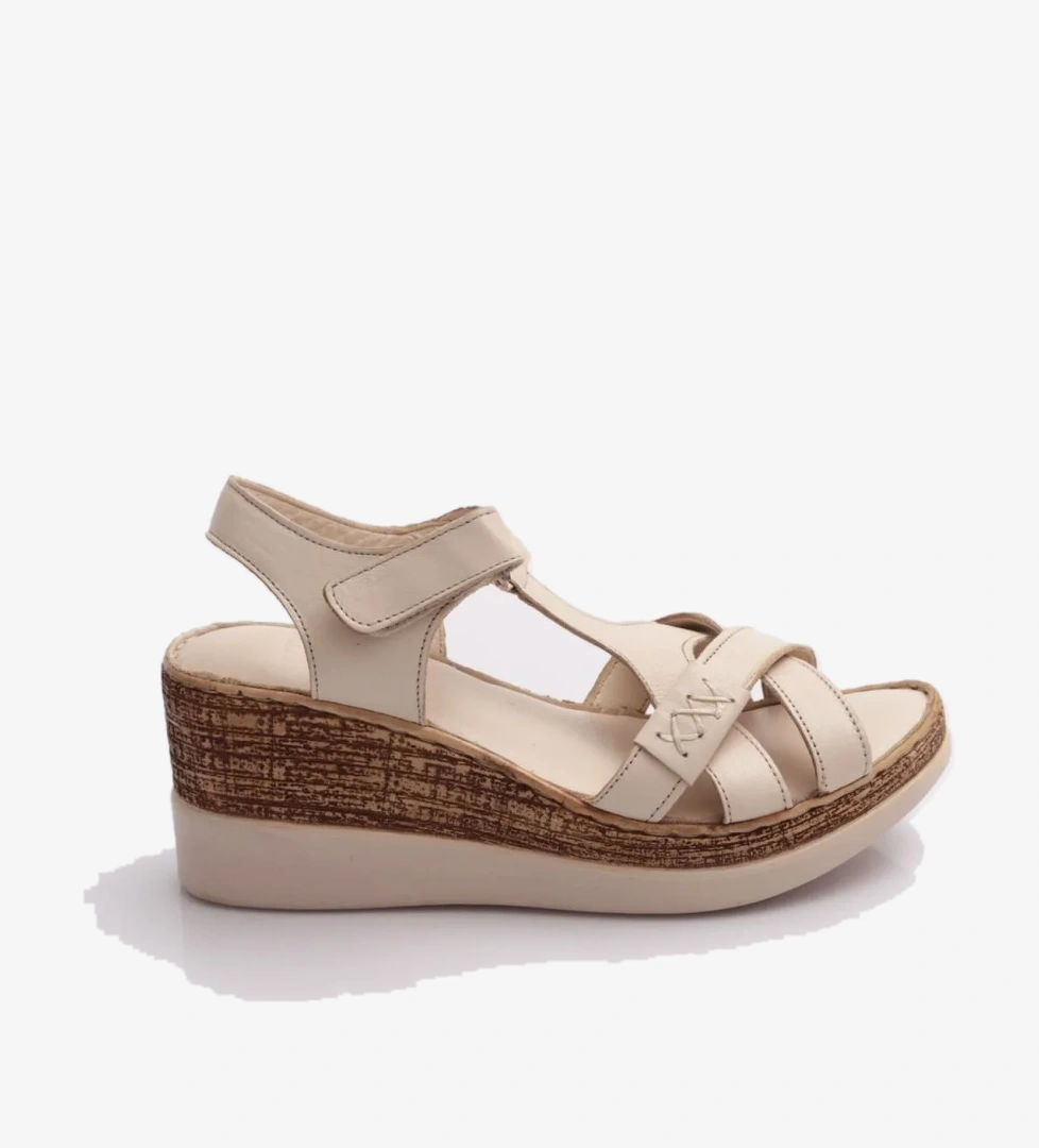 Dgn 60 Kadin Dolgu Topuklu Cirtli Sandalet model görseli