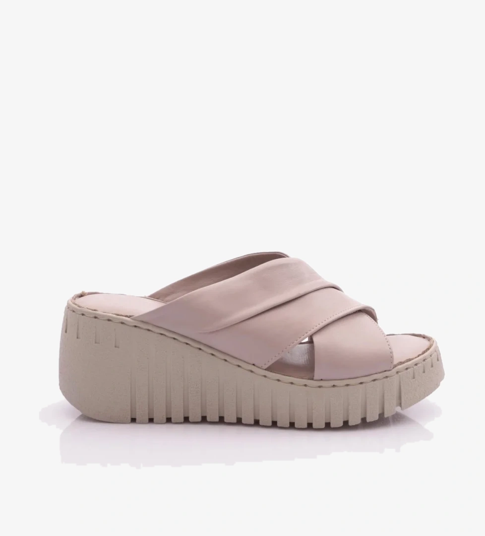 Dgn 252 Kadin Çift Şeritli Terlik model görseli