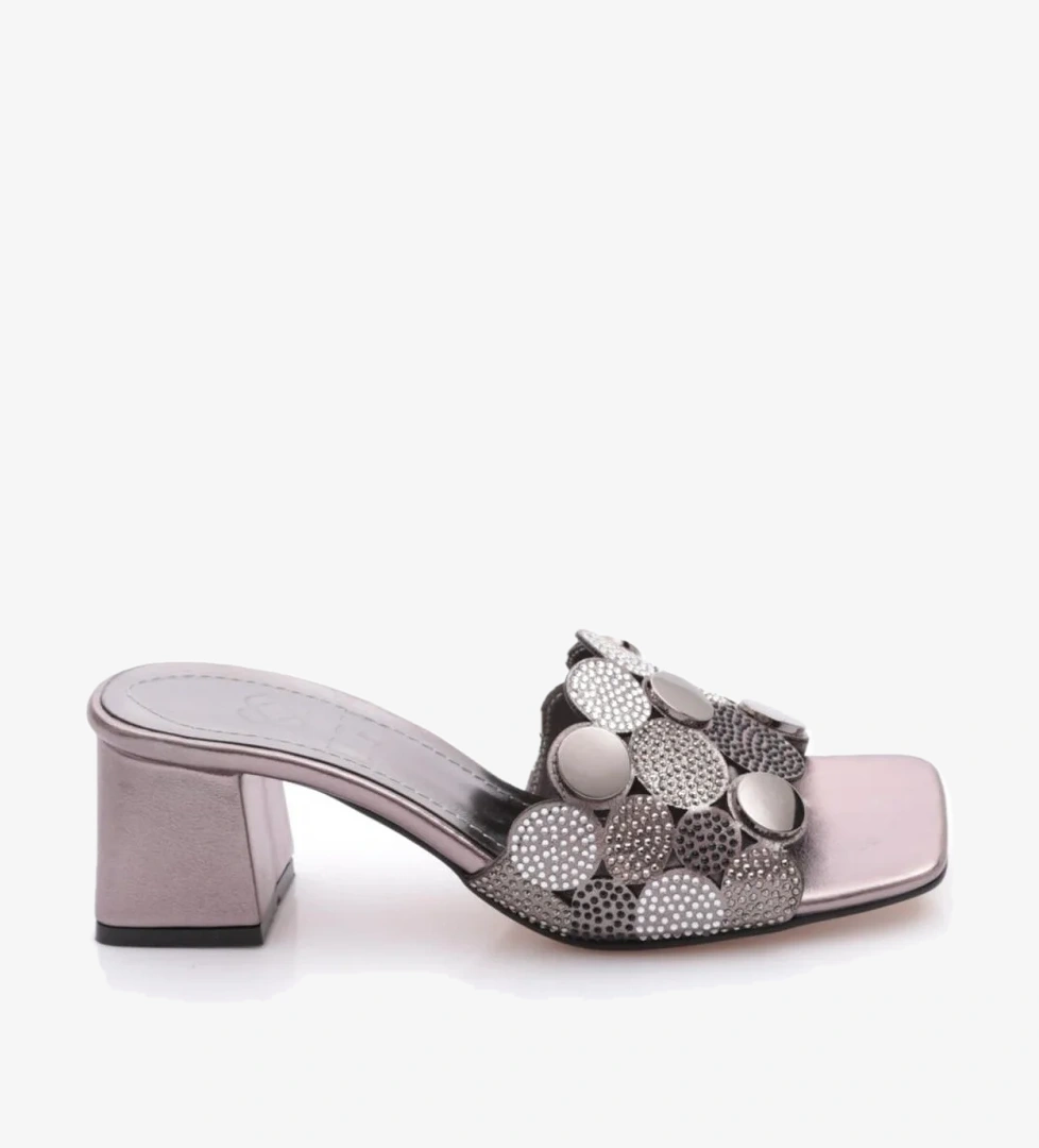 Dgn K1055 Kadin Üstü Taş Süslemeli Topuklu Terlik model görseli