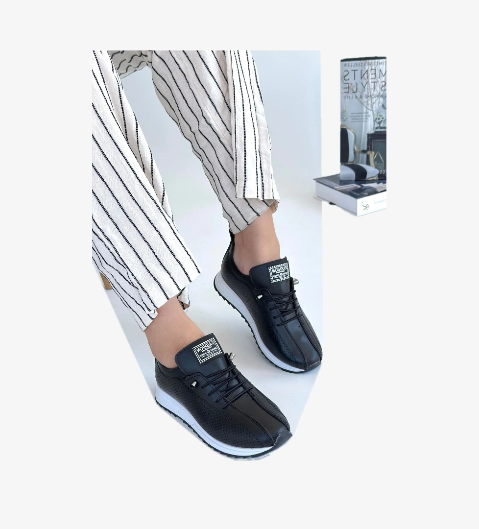 Siyah Bağcıklı Kadın Spor Ayakkabı