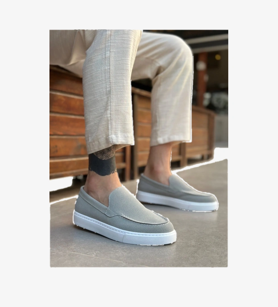 Pabucmarketi Bağcıksız Erkek Casual Ayakkabı GRİ SÜET (BEYAZ TABAN) model görseli