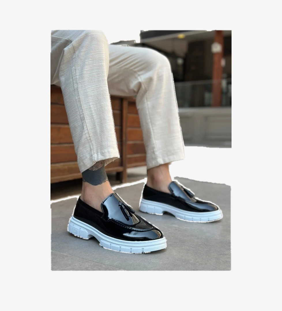 Pabucmarketi Püsküllü Erkek Casual Ayakkabı SİYAH RUGAN (BEYAZ TABAN) model görseli