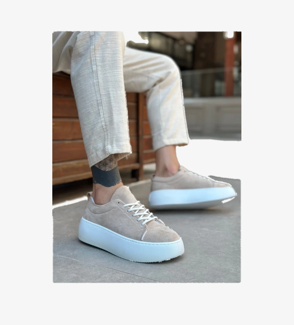 Pabucmarketi Bağcıklı Yüksek Taban Erkek Spor Ayakkabı KREM SÜET (BEYAZ TABAN) model görseli