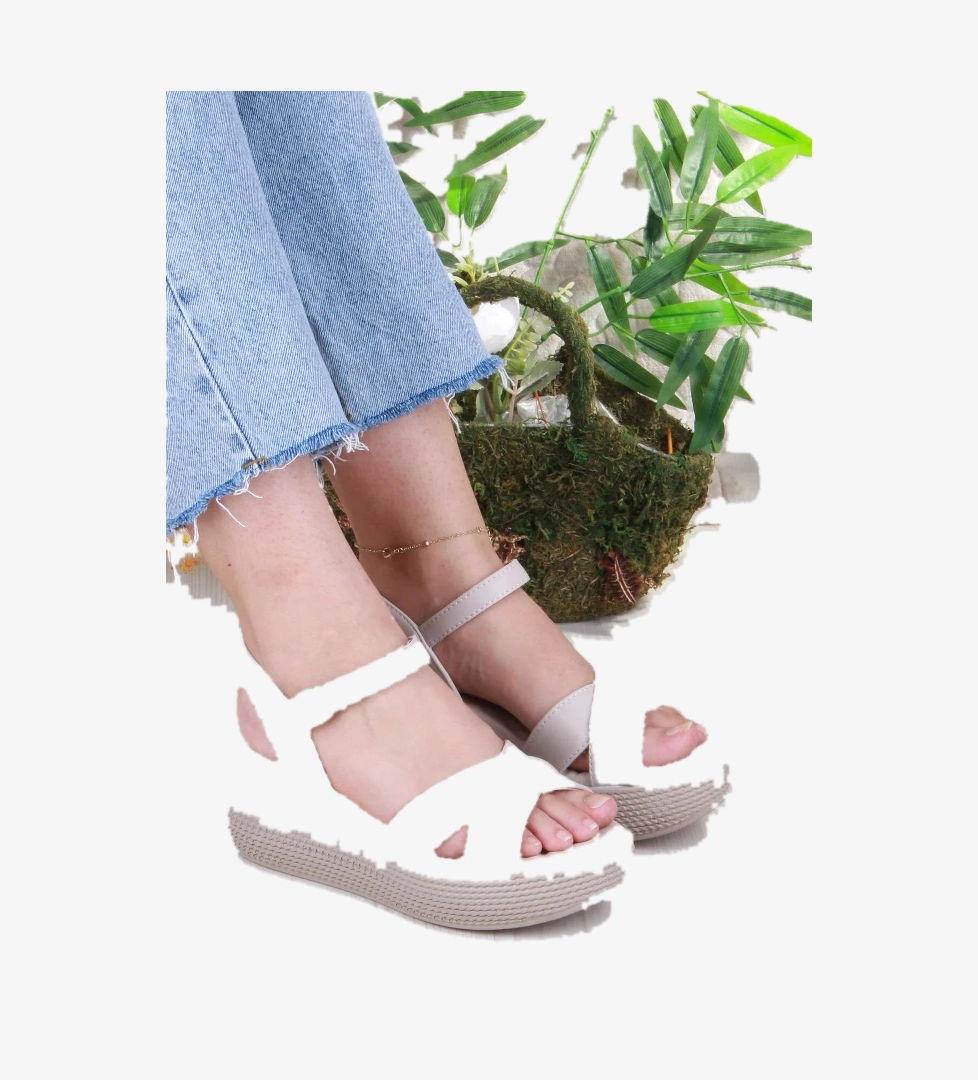 05-7008 Soft Rahat Toka Detaylı Dolgu Taban Çapraz Bant Kadın Sandalet