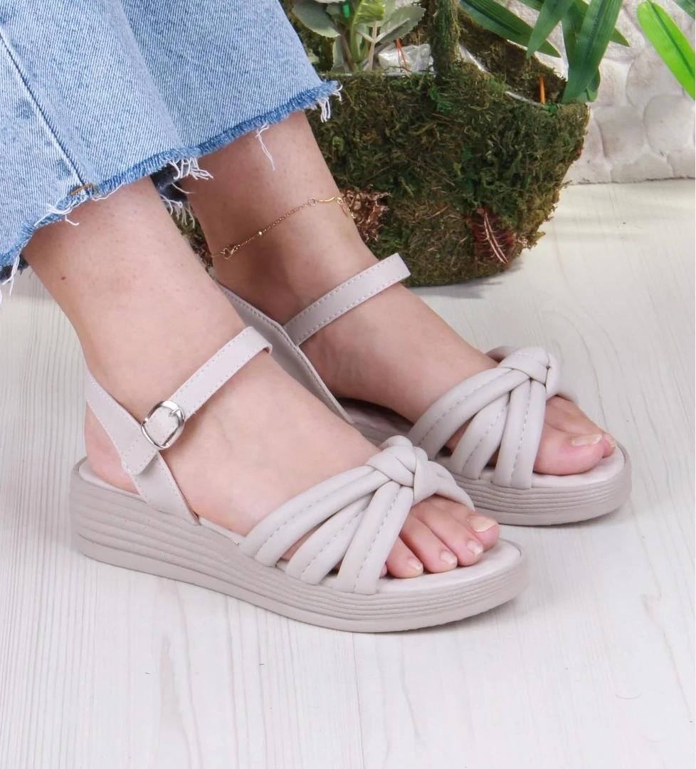 05-2077 Soft Rahat Toka Detaylı Büzgülü Bant Kadın Sandalet