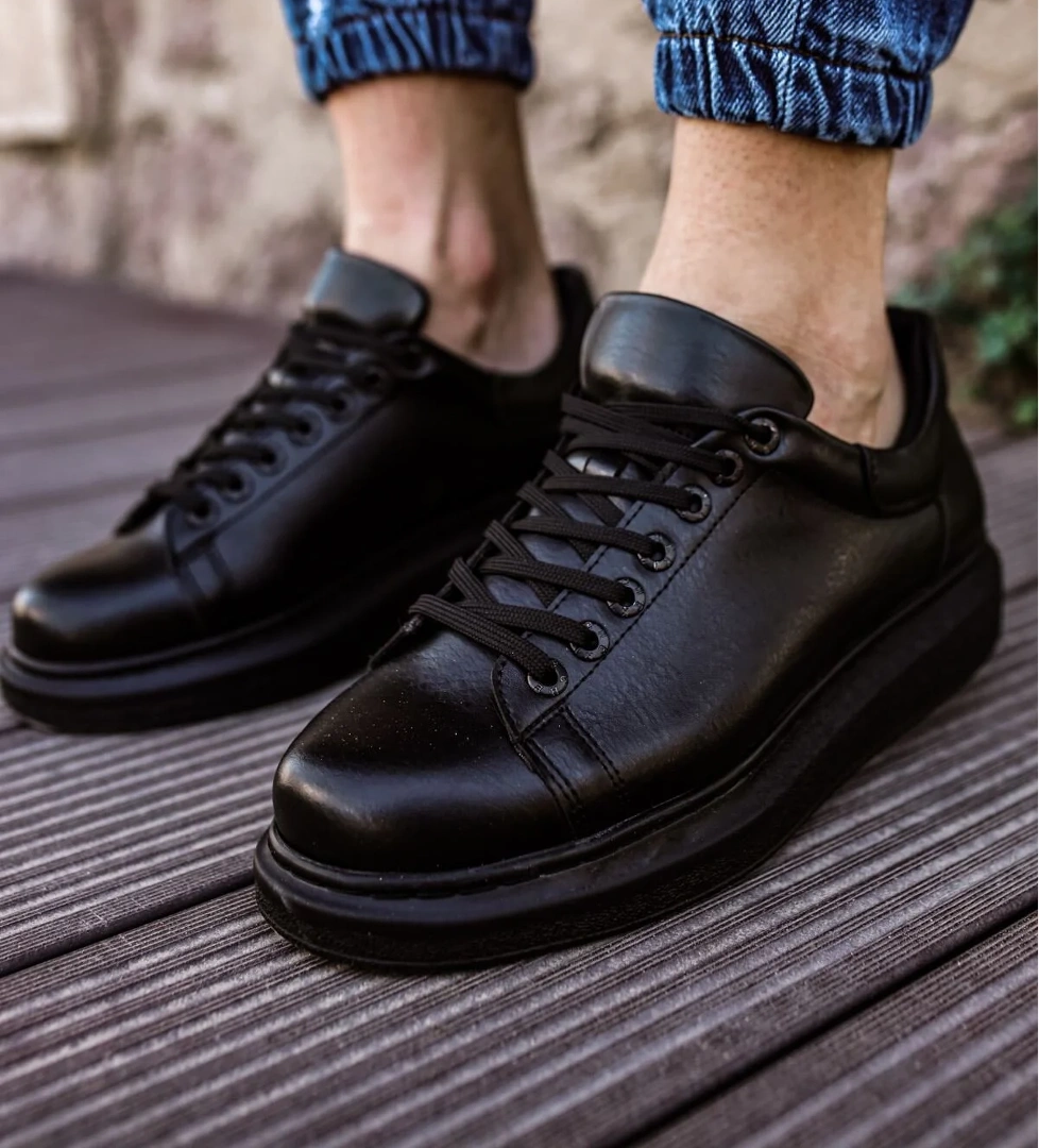 Pabucmarketi Bağcıklı Erkek Spor Ayakkabı Siyah model görseli