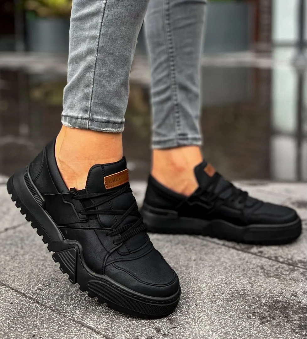 Pabucmarketi Bağcıklı Erkek Spor Ayakkabı Siyah Siyah model görseli