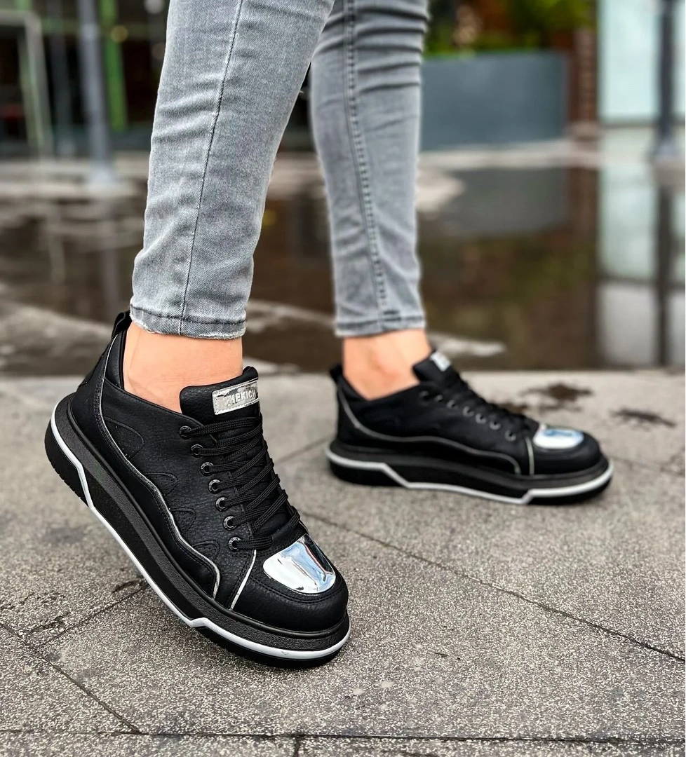 Pabucmarketi Bağcıklı Erkek Spor Ayakkabı Siyah Gümüş model görseli