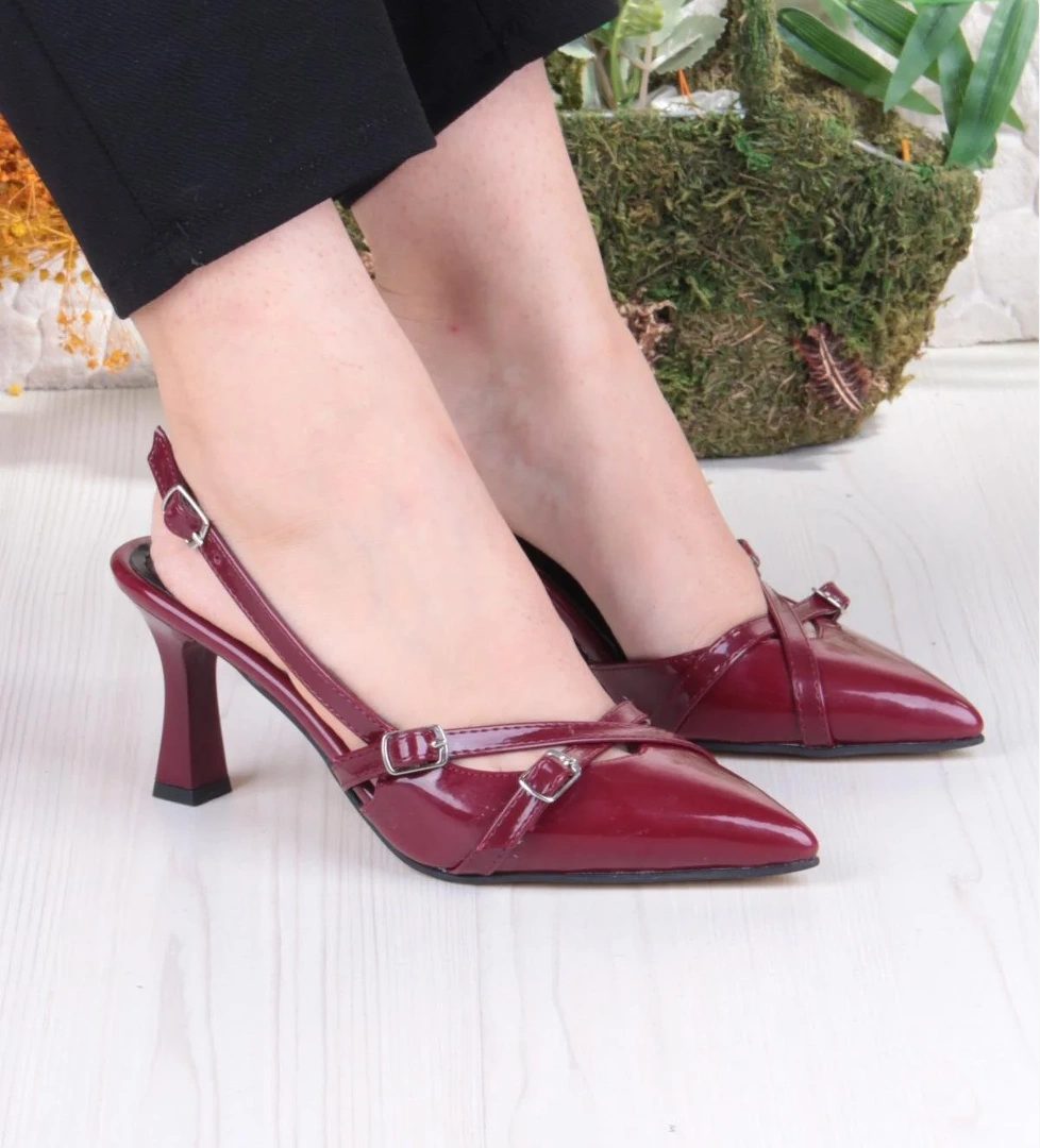 3669 Uraz Rugan Toka Detaylı Arkası Açık Önü Kapalı Topuklu Kadın Ayakkabı