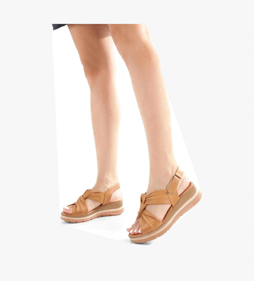 Modabuymuş Linyas Siyah Taba Hakiki Deri Yazlık Sandalet Dolgu Topuklu Cırtlı Ayakkabı model görseli