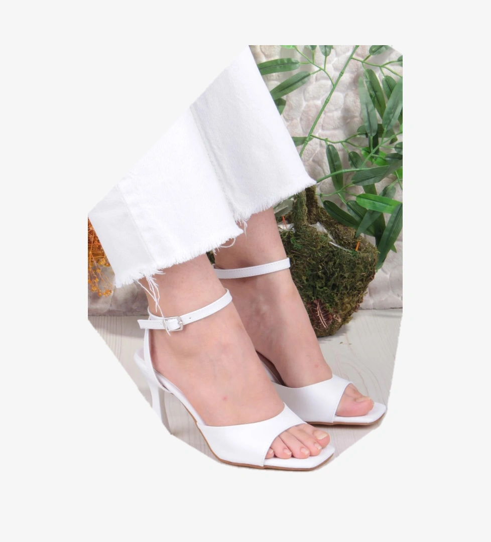 Fort 5134 Ares Tek Bantlı İnçe Yüksek Topuklu Kadın Ayakkabı model görseli