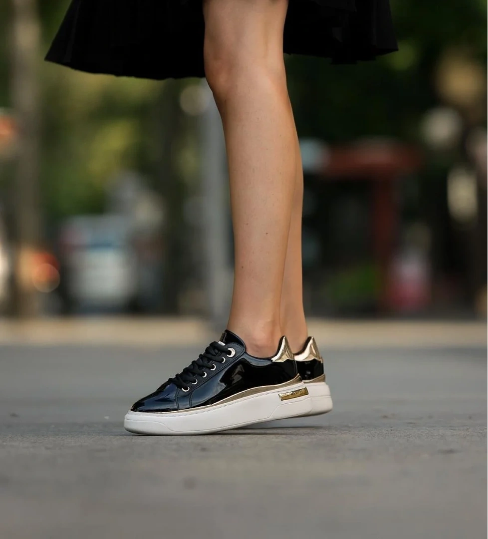 Odesa Ayakkabı Kadın İnce Şerit Detaylı Kalın Taban Spor Ayakkabı model görseli