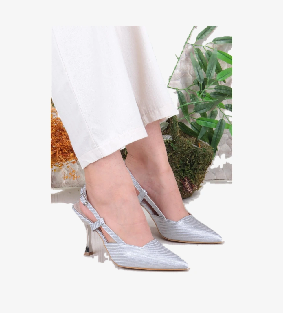 086-1001 Fls Saten Baskılı Arkası Açık Önü Kapalı Topuklu Kadın Ayakkabı