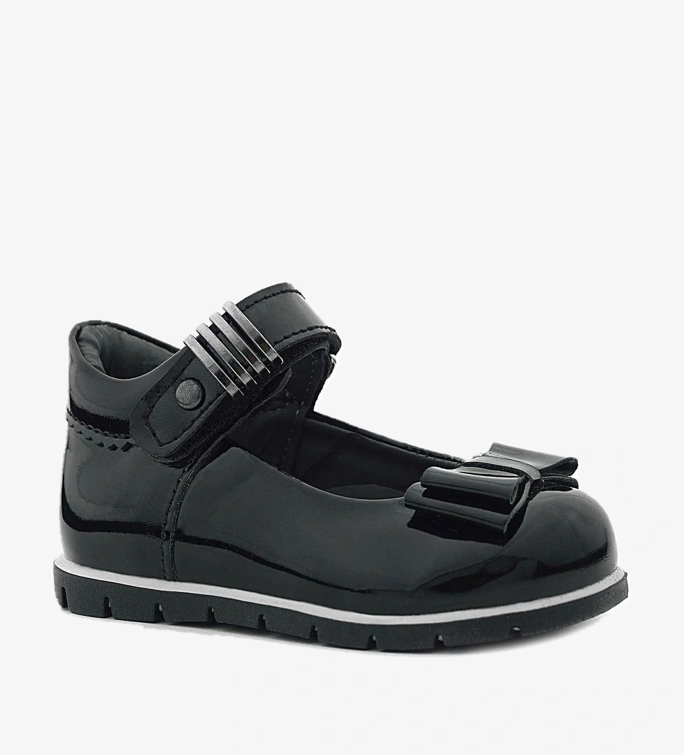 Rakerplus Siyah Rugan Metal Detaylı Fiyonklu Kız Bebek Babet Ayakkabı model görseli