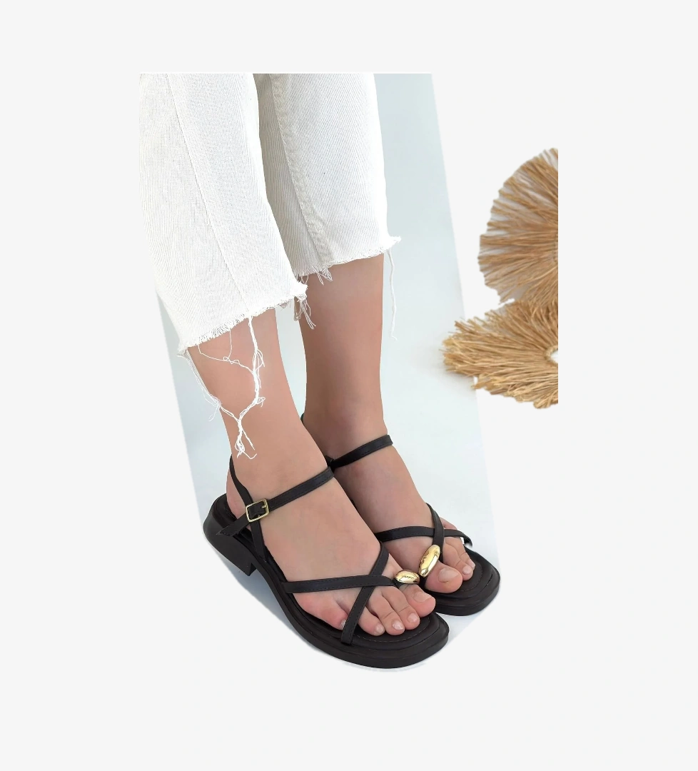 Kahverengi Kemerli Parmak Arası Kadın Düz Sandalet - Görsel 1