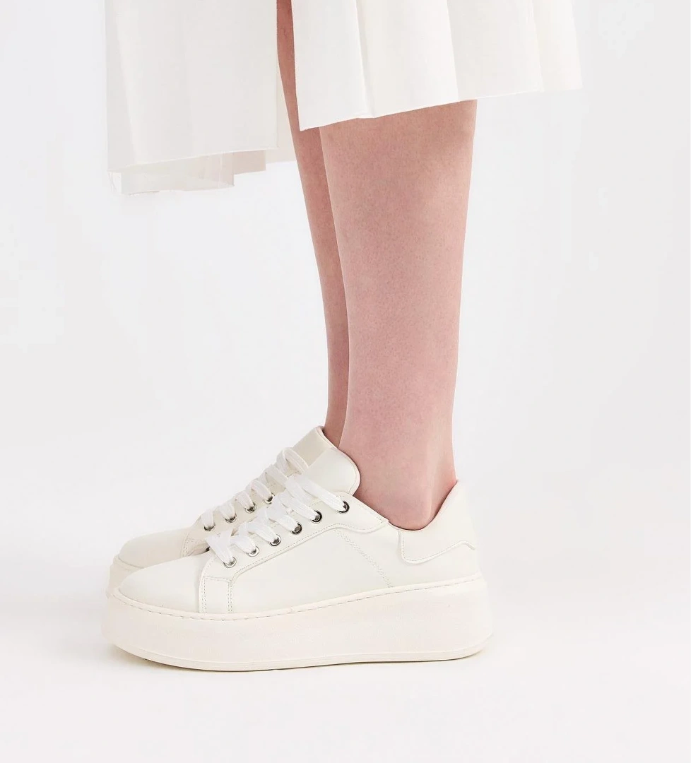 Yaya By Hotiç Beyaz Kadın Günlük Ayakkabı model görseli