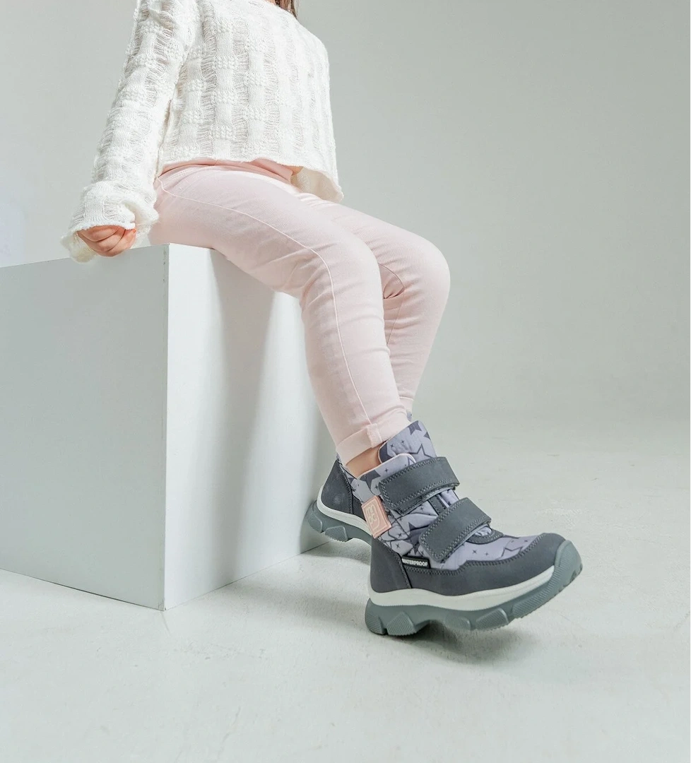 Kız Çocuk Gri Su Geçirmez Anatomik Günlük Bot