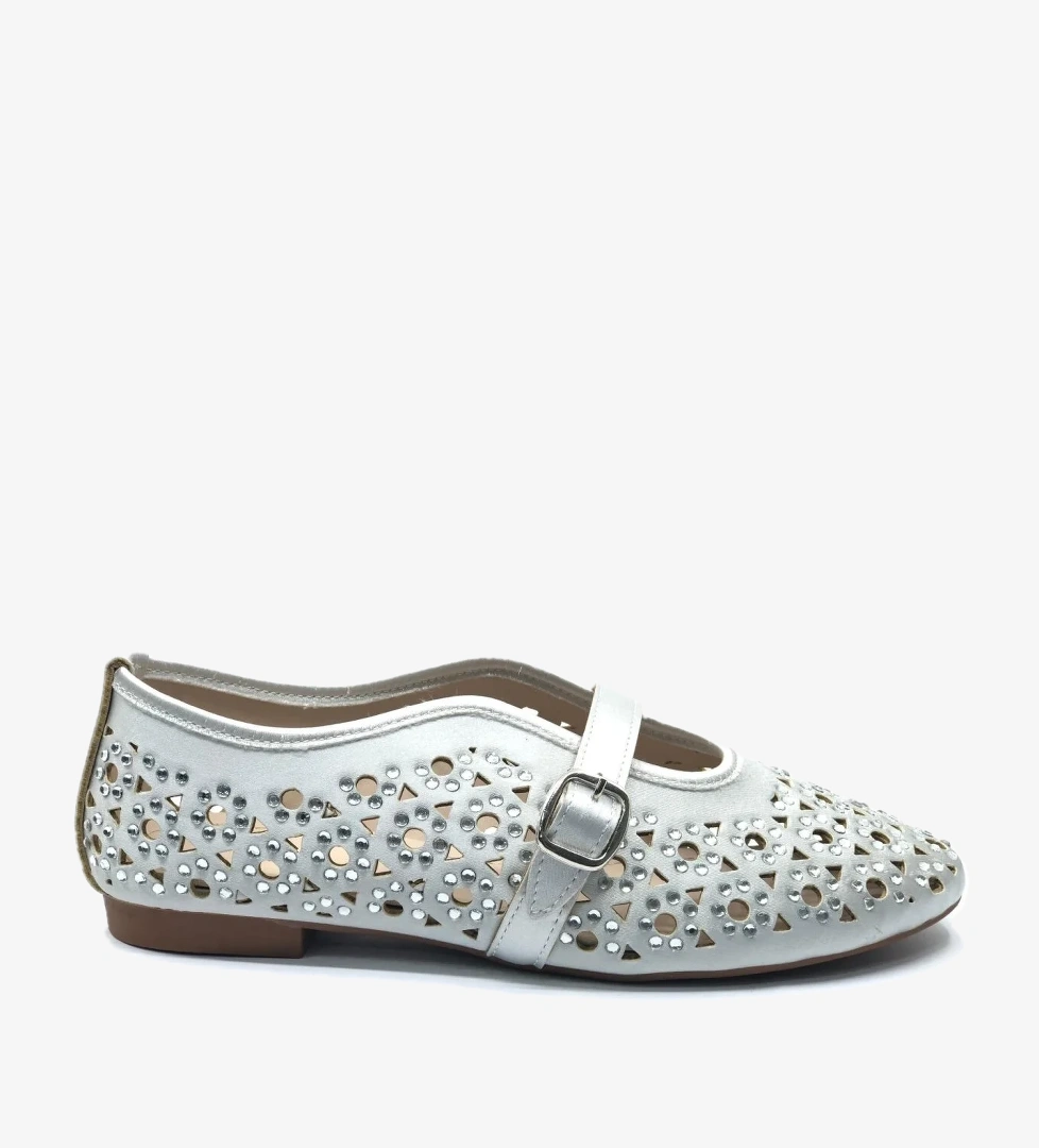 Delik Taş Detaylı Kadın Babet Ayakkabı