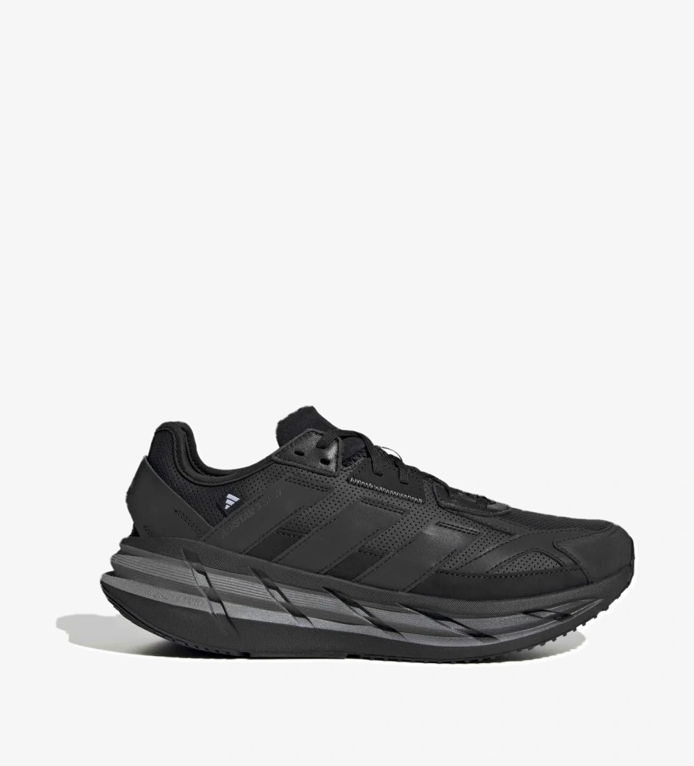 Adidas ADISTAR 3 SPORTSWEAR model görseli