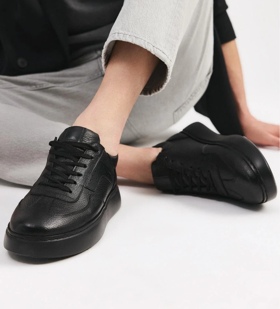 Yaya By Hotiç Erkek Deri Siyah Hafif Tabanlı Spor Ayakkabı model görseli