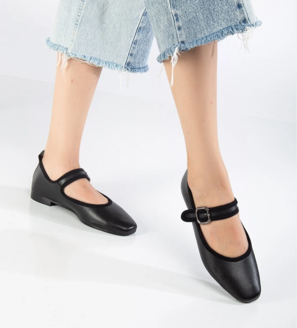 Tonny Black Kadın Bej Siyah Oval Burunlu Tokalı Babet model görseli