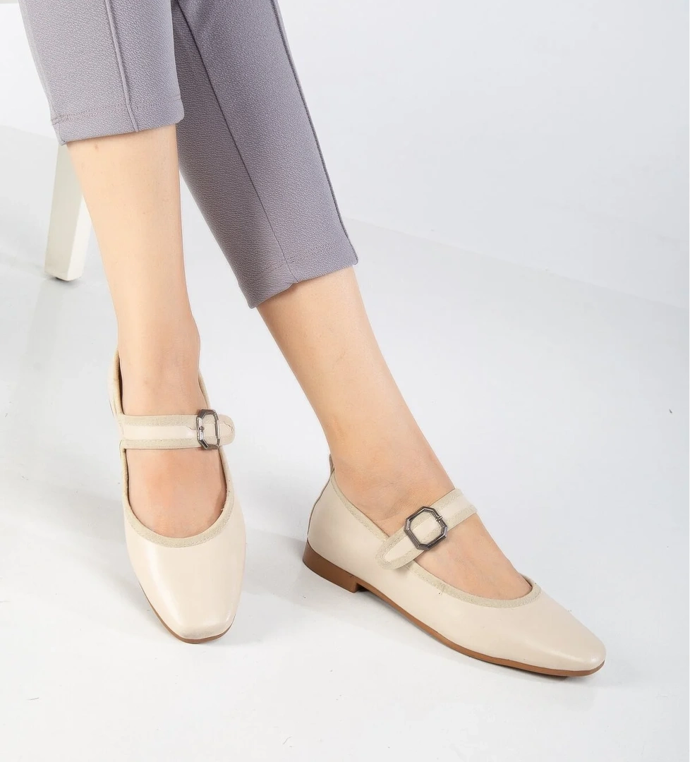 Kadın Bej Oval Burunlu Tokalı Babet