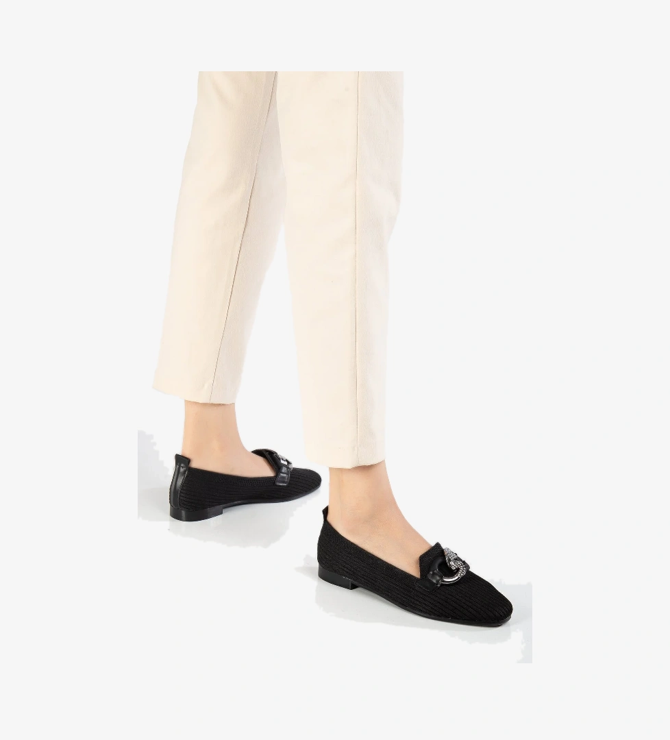 Kadın Siyah Önü Toka Detaylı Triko Babet