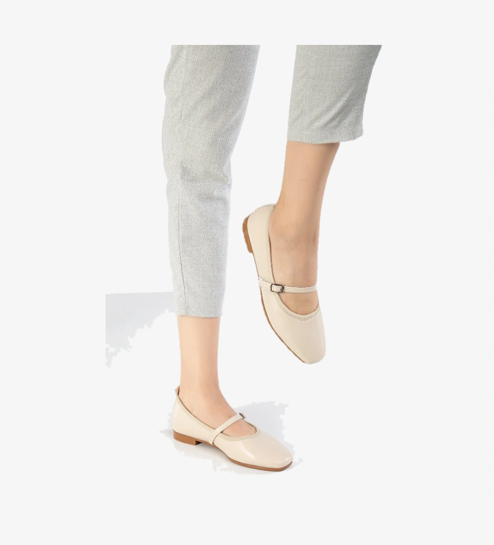 Tonny Black Kadın Bej Beyaz Oval Burunlu Toka Bağlamalı Babet model görseli