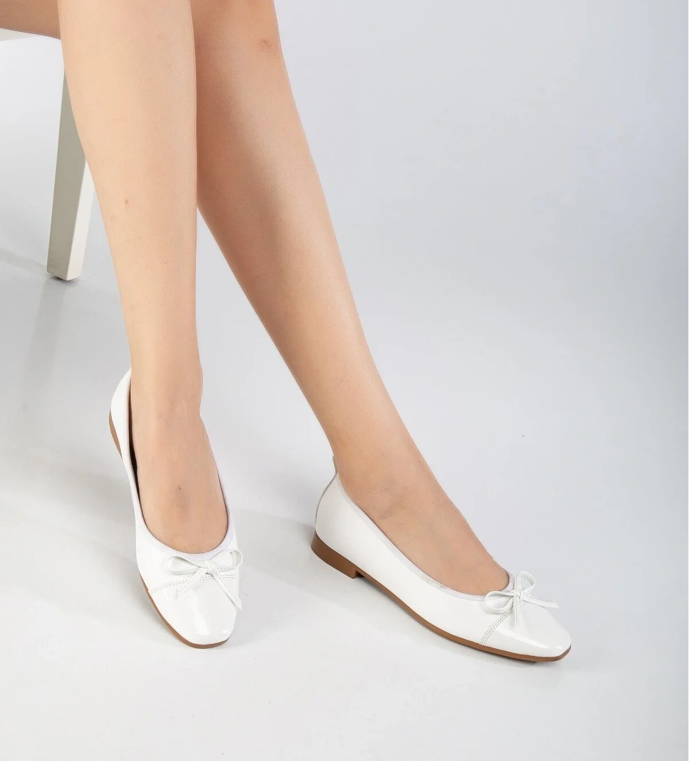 Kadın Beyaz Yanı Hasır Detaylı Fiyonklu Babet