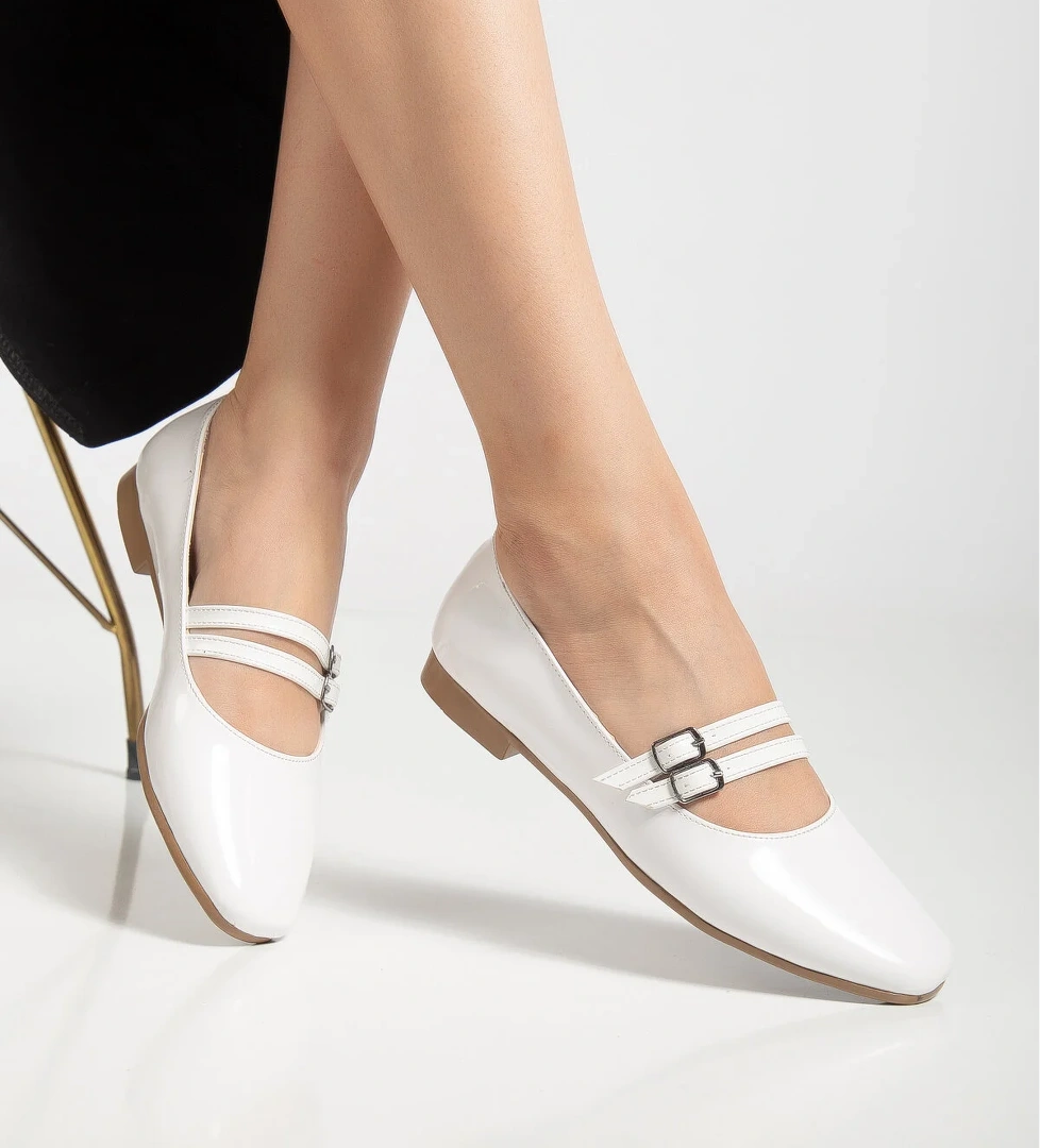 Kadın Beyaz Oval Burunlu Çift Tokalı Babet