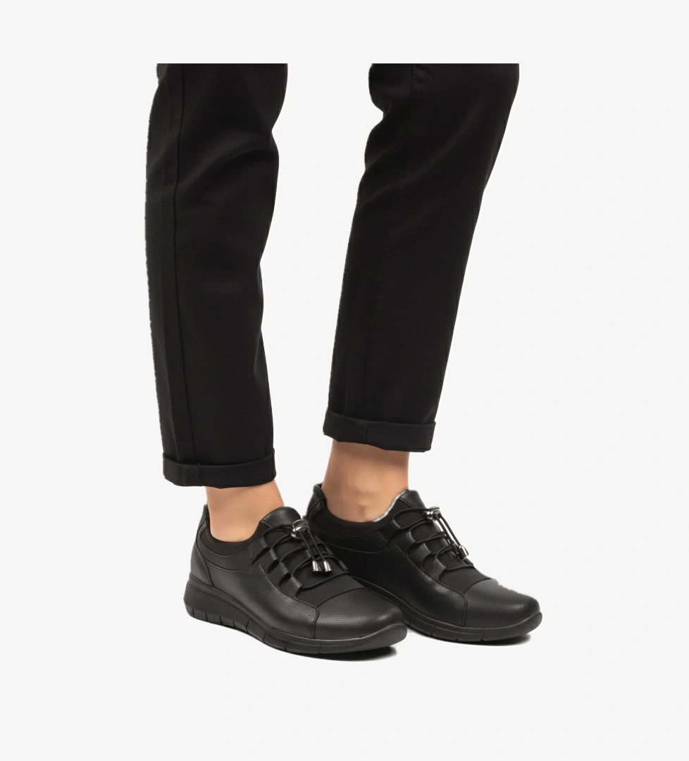 Siyah Lastik Bağcıklı Hafif Esnek Kadın Casual Ayakkabı 293120 Z